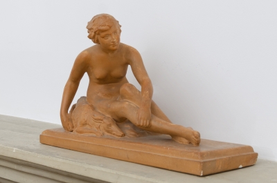 terracotta  donna con cane